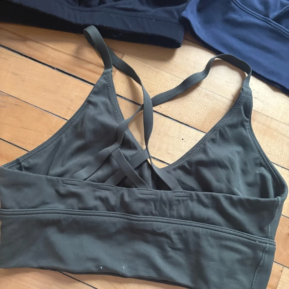 Bundle of 3 Aerie Sz M Navy, Black And Green Sport Bras - Picture 6 of 9